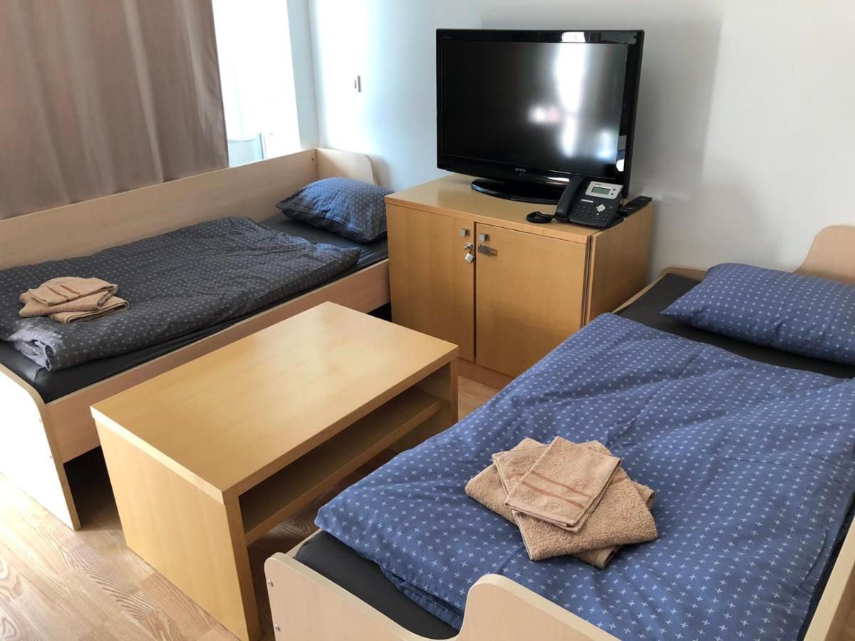 Apartma Runi Pod Zlato Lisico Pekre Exterior photo